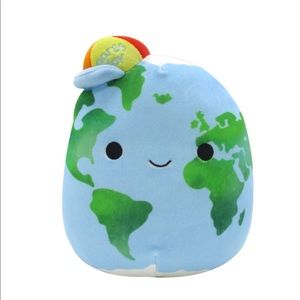 ⚡️NWT 7.5” Roman the Planet Earth Squishmallow